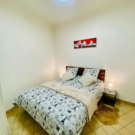 Maison Proche Plage Et Centre Ville, Menage Et Draps Compris *